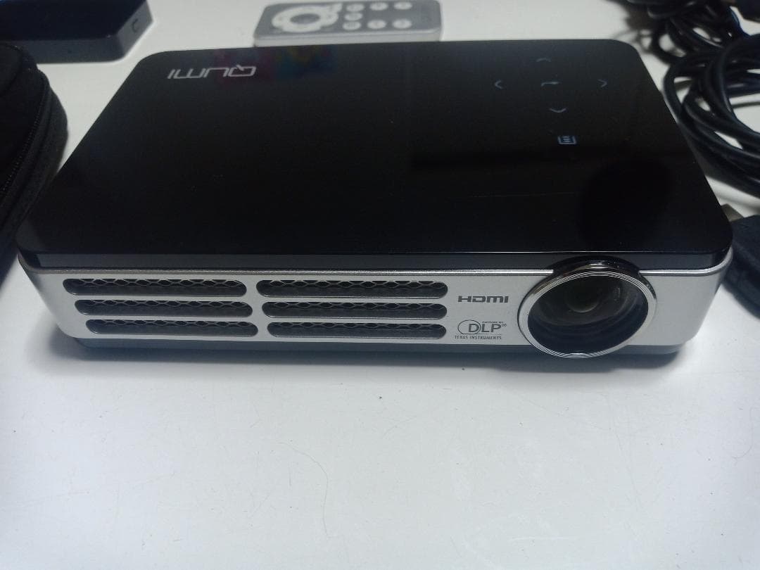 QUMI Q5 ミニプロジェクター + ホームシアターセット