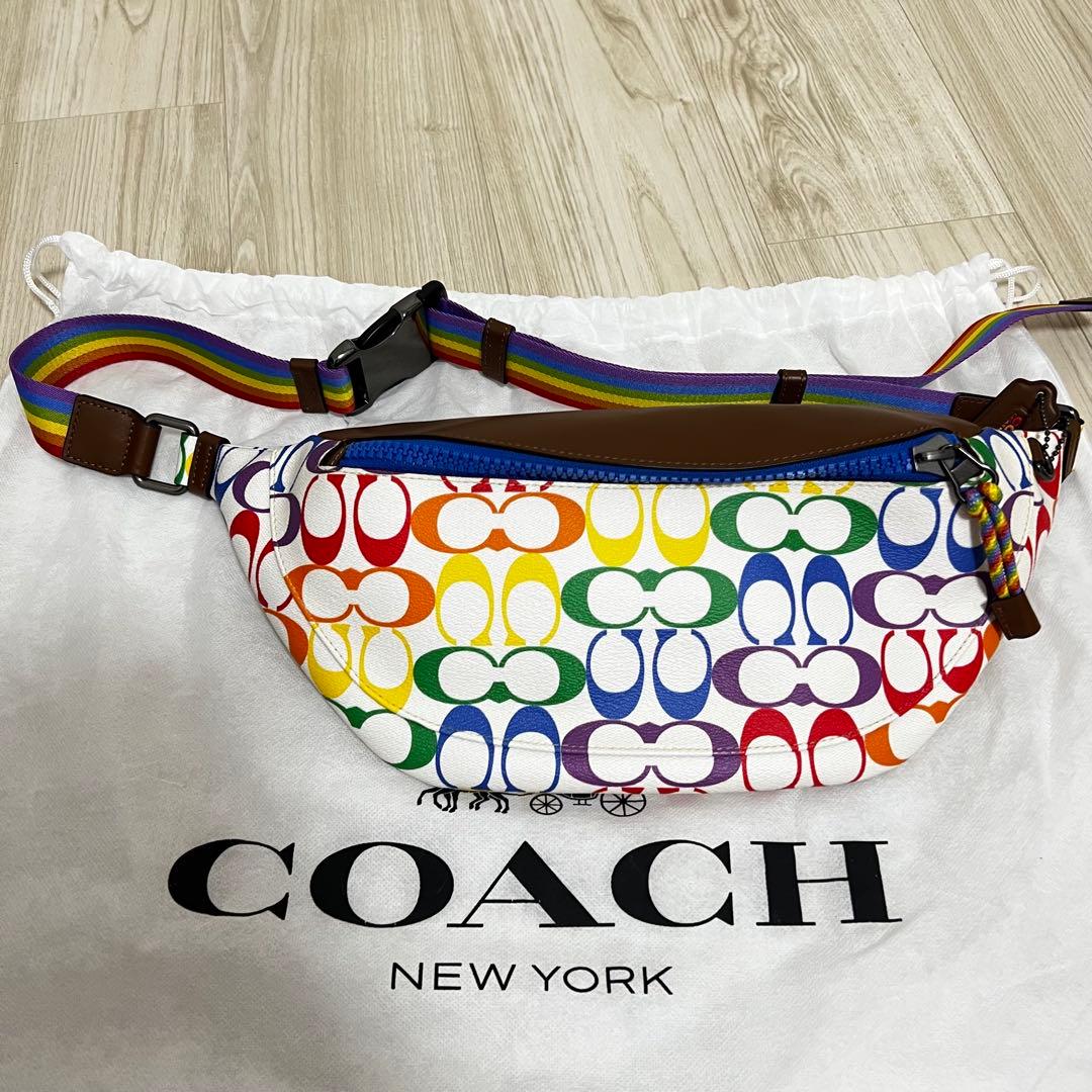 新品未使用品　コーチ　ボディバッグ