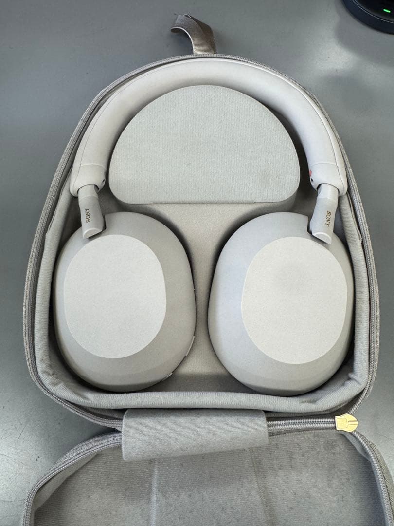 Sony WH-1000XM5 シルバー