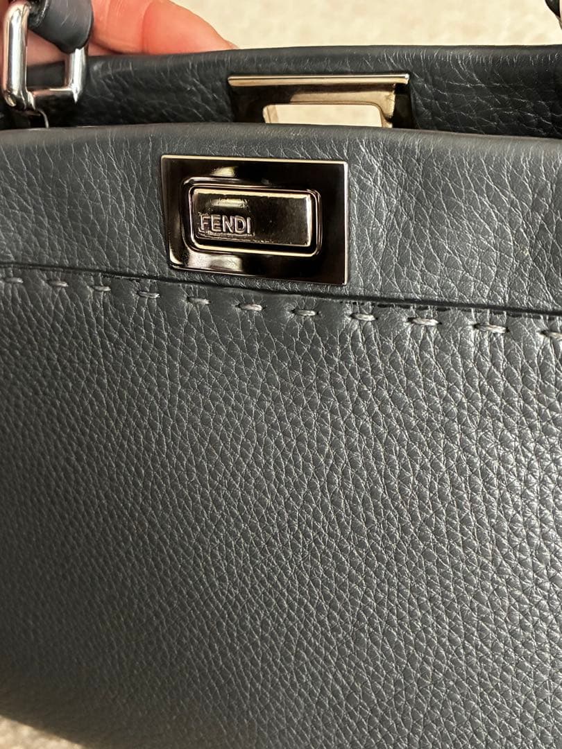 虹！フェンディ ミニ　ピーカブー　セレリア　アスファルトグレー廃盤色