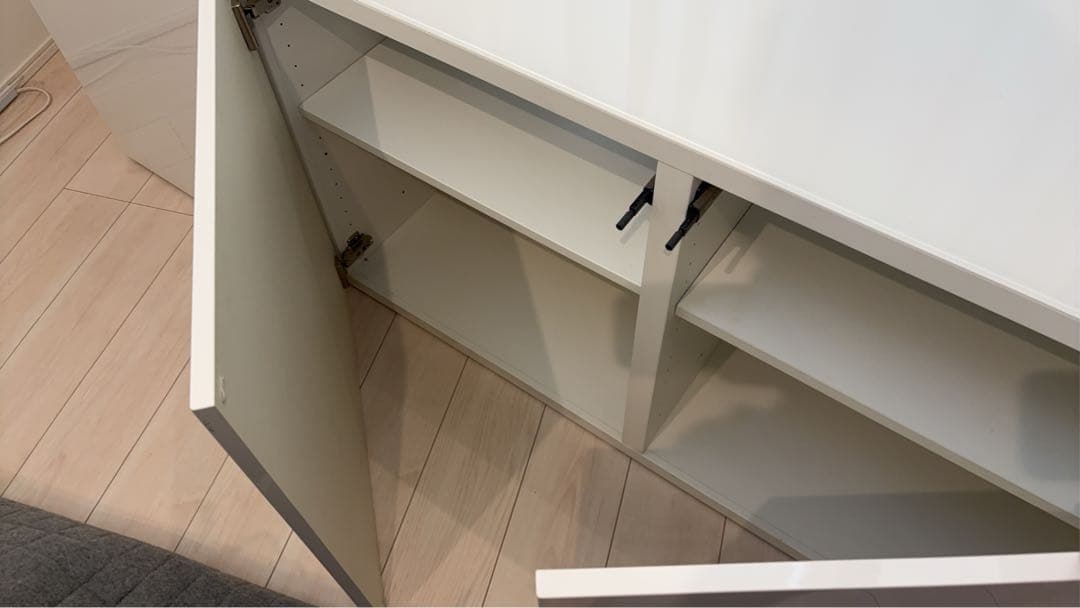 【美品】IKEA ガラス天板付　テレビ台 キャビネット　ベストー　鏡面