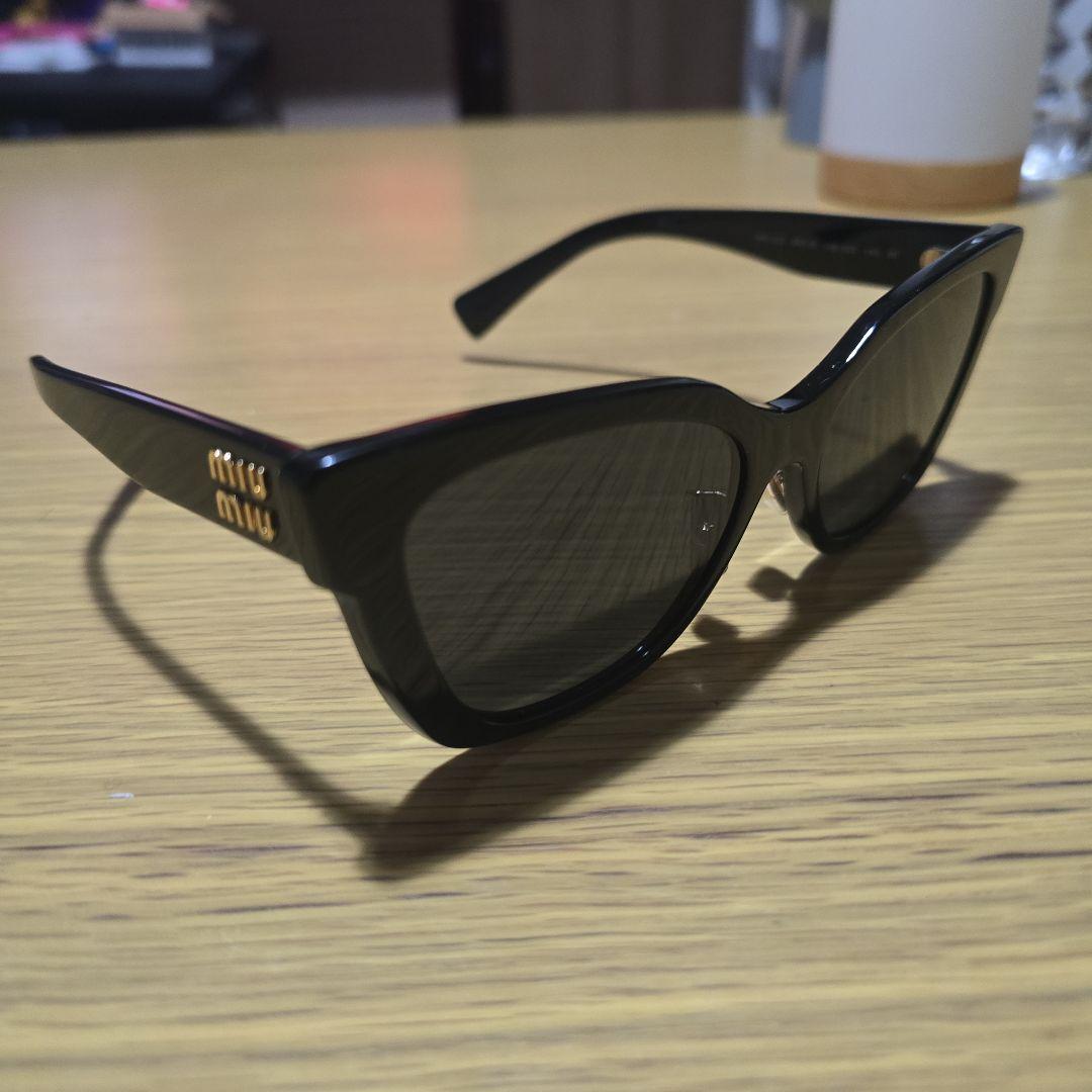 プレミア生産終了モデルMiu Miu 　サングラス ブラック