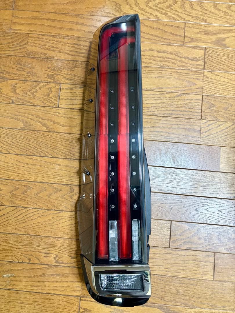 【下限の鬼】トヨタ ノア エスクァイア 80系 後期 左テールランプ 純正