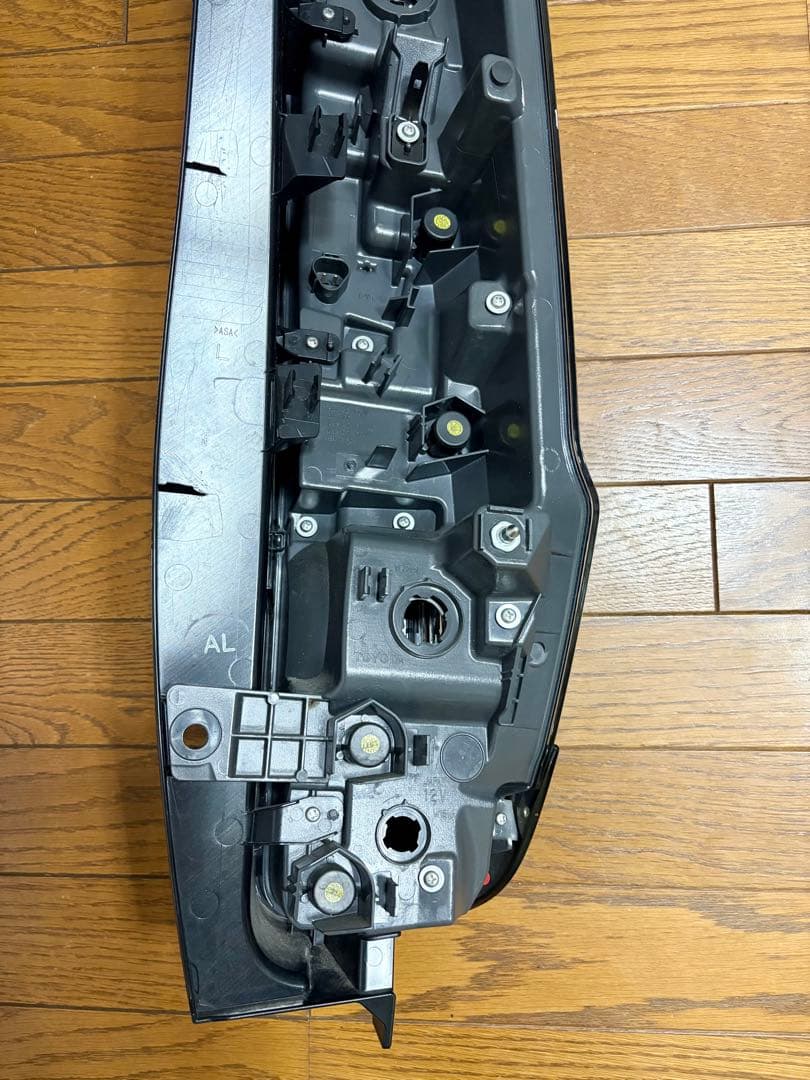 【下限の鬼】トヨタ ノア エスクァイア 80系 後期 左テールランプ 純正