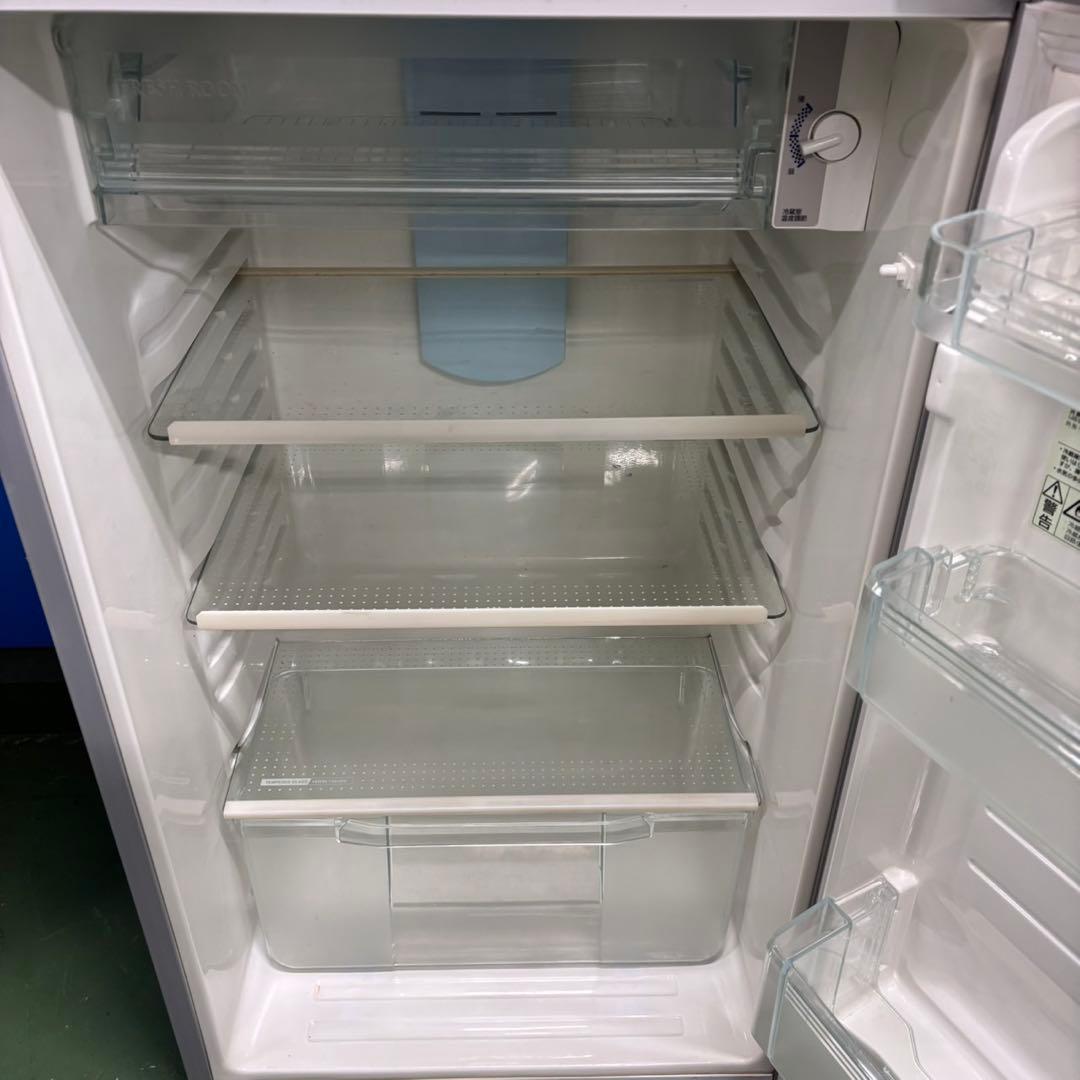 570 シャープ　中型冷蔵庫　200L強　格安　小型　一人暮らし　同棲　右開き