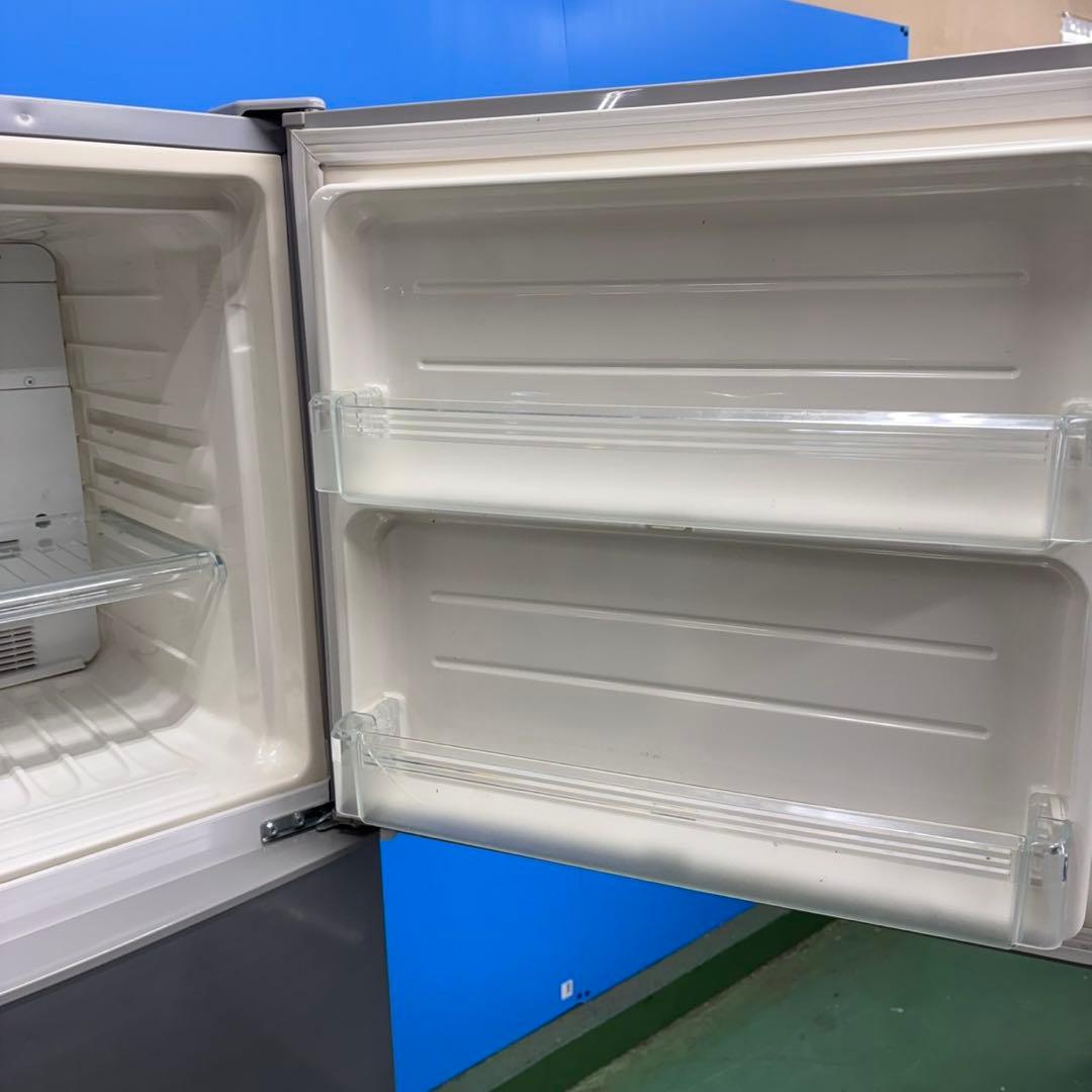 570 シャープ　中型冷蔵庫　200L強　格安　小型　一人暮らし　同棲　右開き