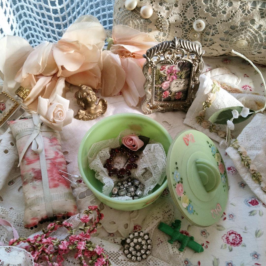 アンティーク★手描き薔薇とリボンのアールデコ ベークライトの小物入れ