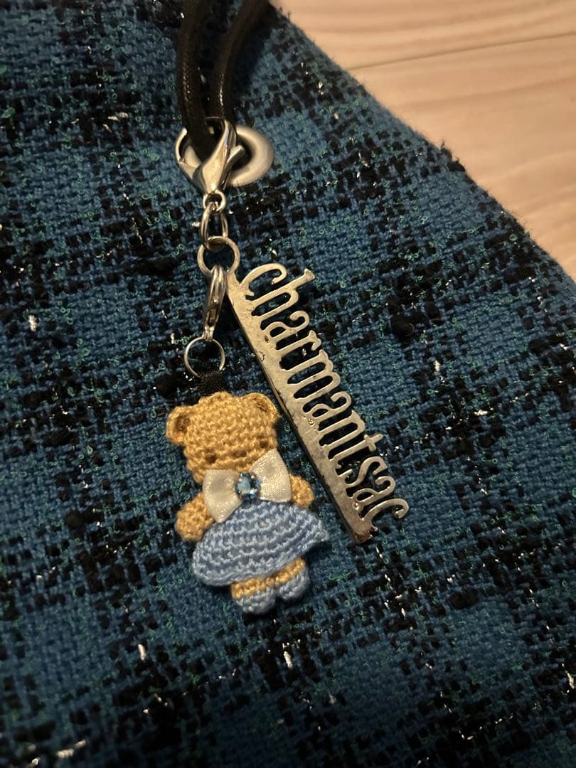 ファミリア　シャルマントサック　美品　ネコポス配送　チャームの状態3．４枚目