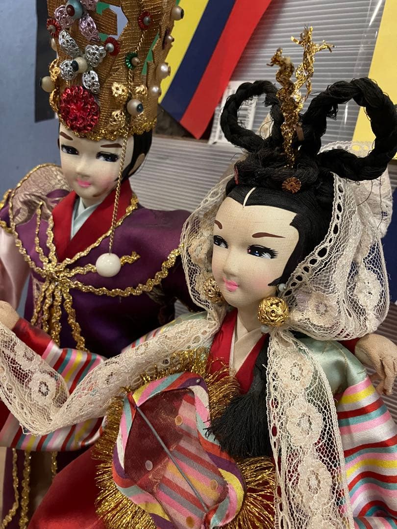 伝統的日本人形 赤と紫