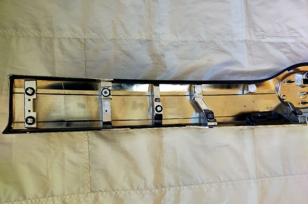 【美品】80系 ヴォクシー 後期型 純正 リヤ ゲート バックドア ガーニッシュ