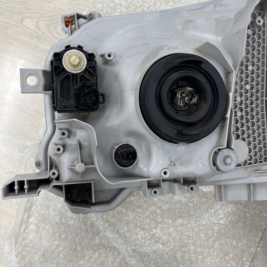 ハイエース200系 純正ヘッドライト 2個セット KOITO 26-131