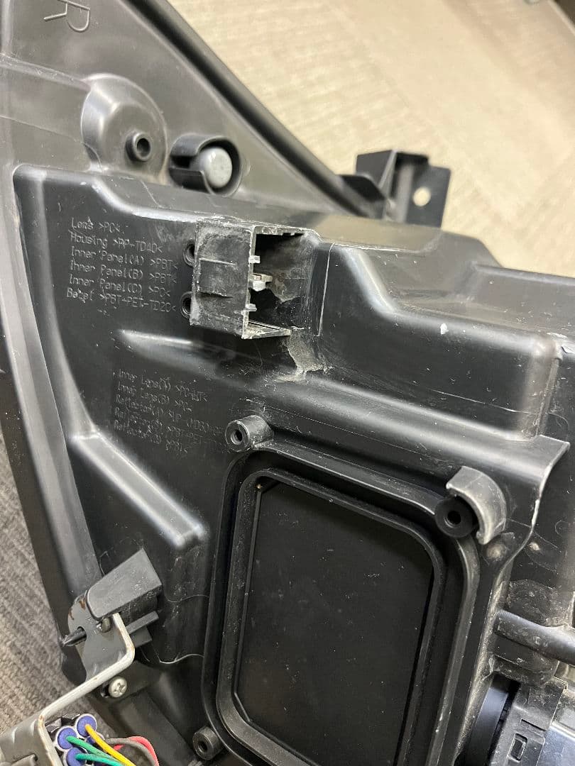 メーカー：トヨタ 車名：ヴォクシー80系 商品名：右ヘッドランプユニット