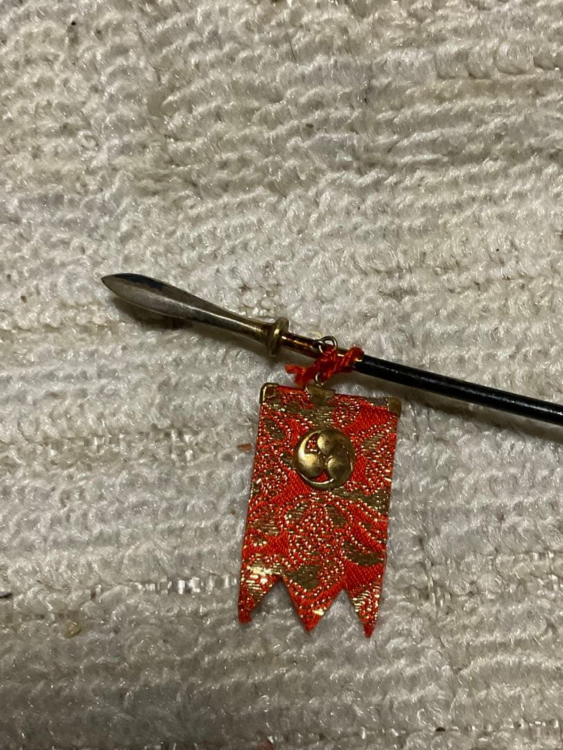 銀製／菊の家紋の槍飾り台・昭和初期のもの　ボンボニエール。【銀製／服部製。】。