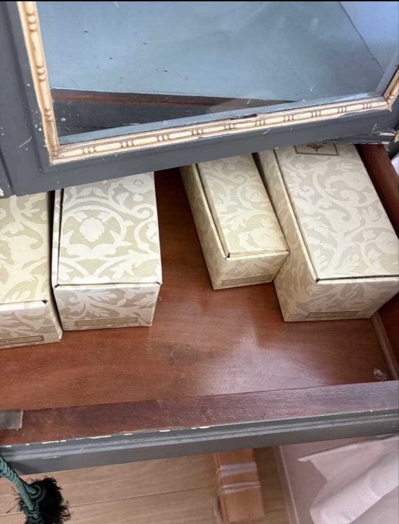 アンティーク　フランス　 グレーの木製キャビネット