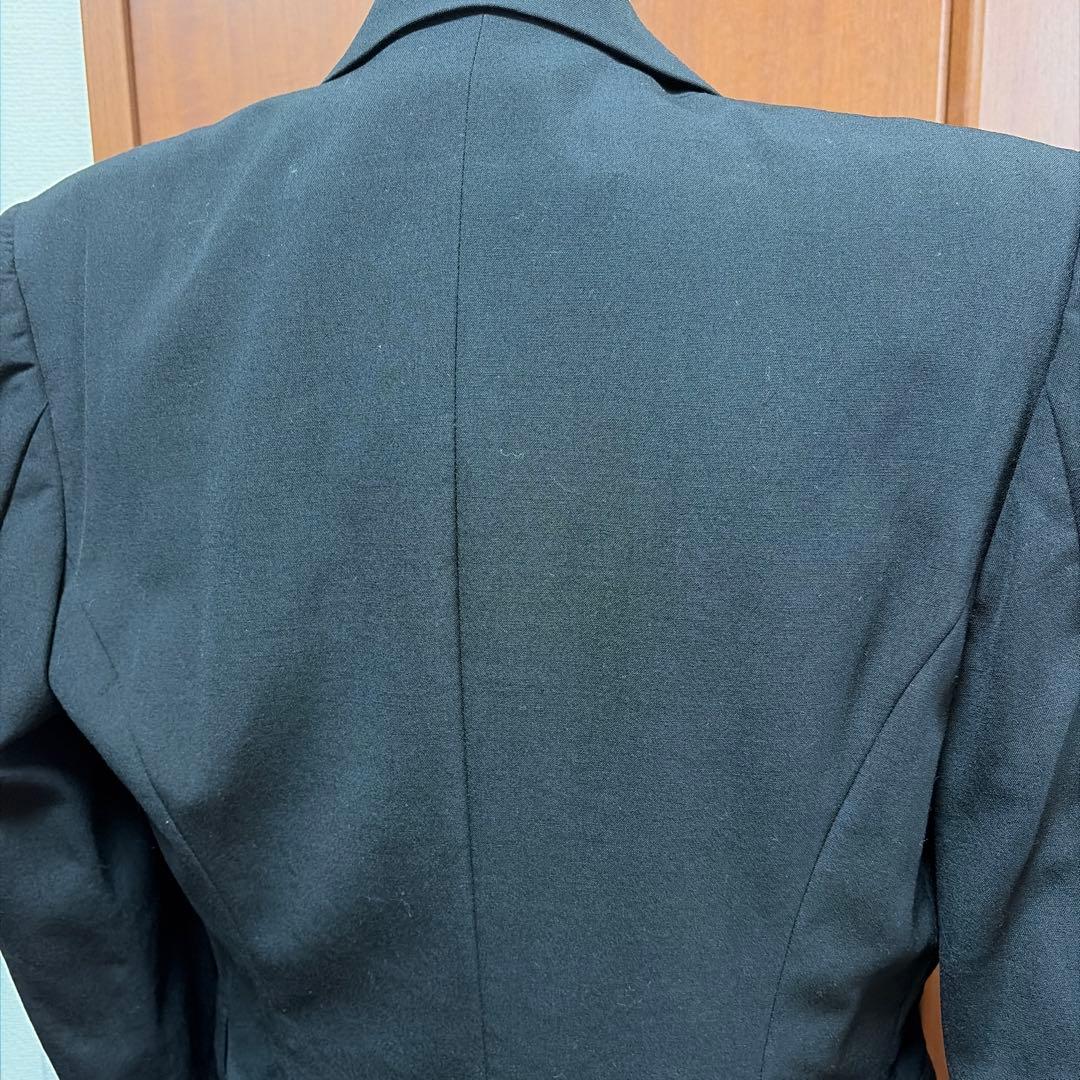 ジッパー付きブラックテーラードジャケット