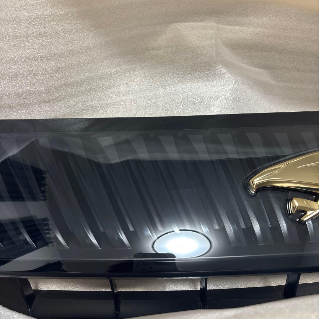 60系　ハリアー　グリル　新車取り外し品　純正　美品