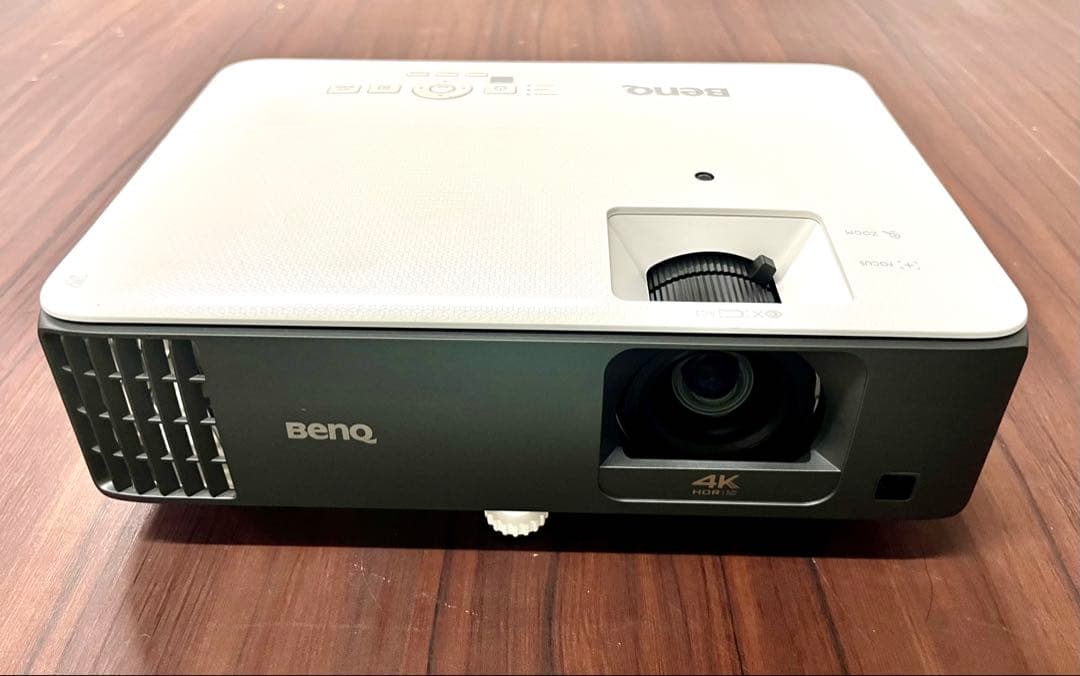 BenQ TK700sti 4K 短焦点プロジェクター3,000ANSIルーメン