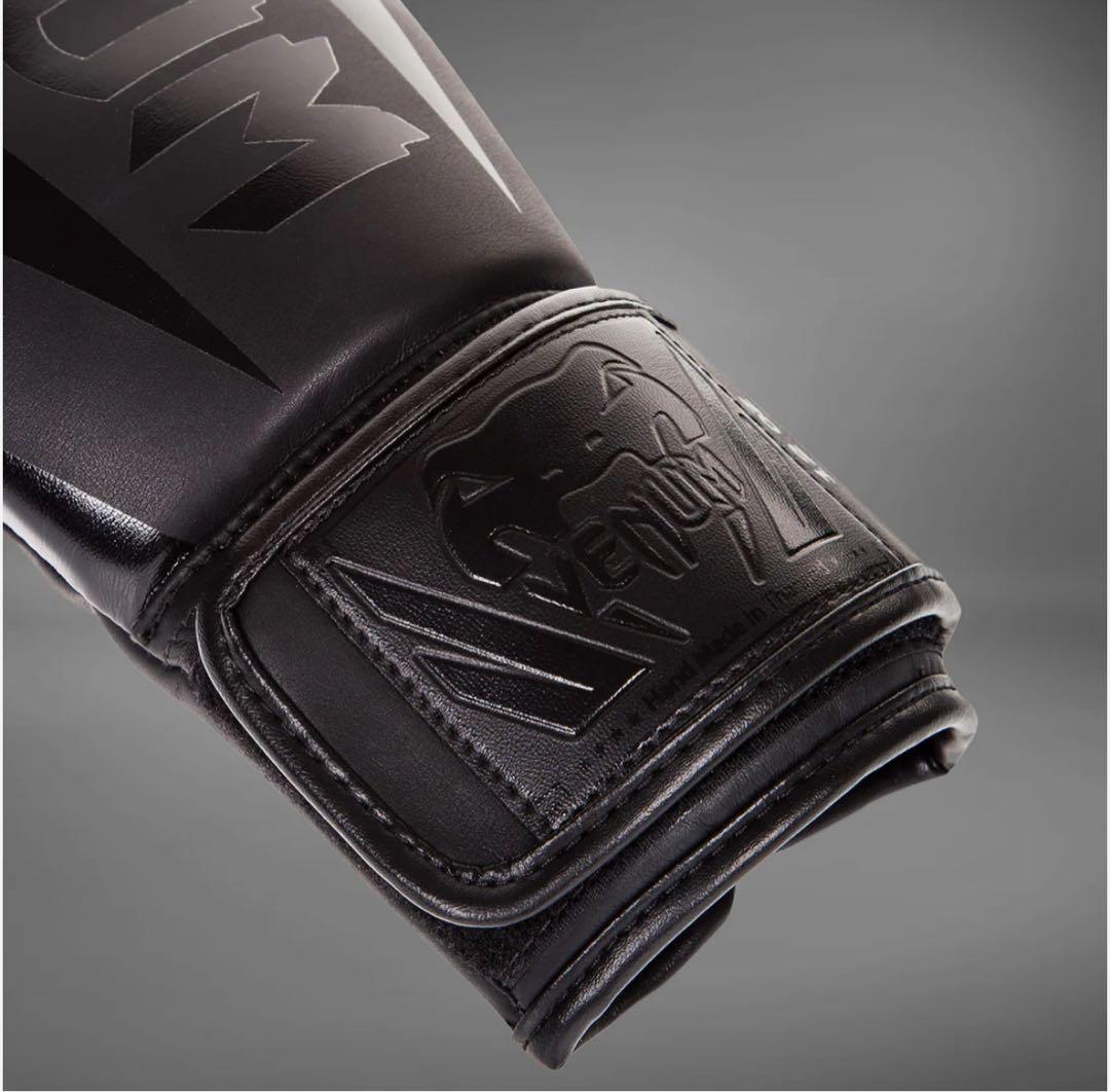 Venum Elite ボクシンググローブ - ブラック 12oz