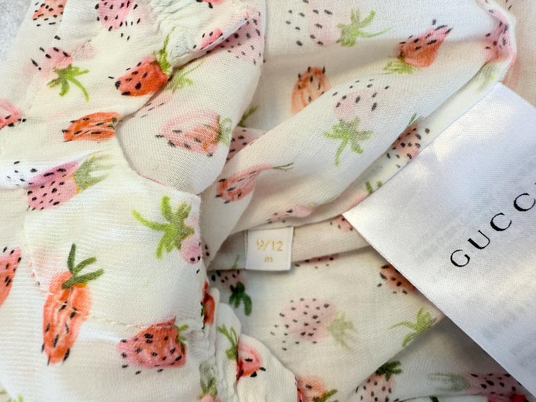 【GUCCI】グッチ ベビー ロンパース いちご柄 9-12M 箱付き