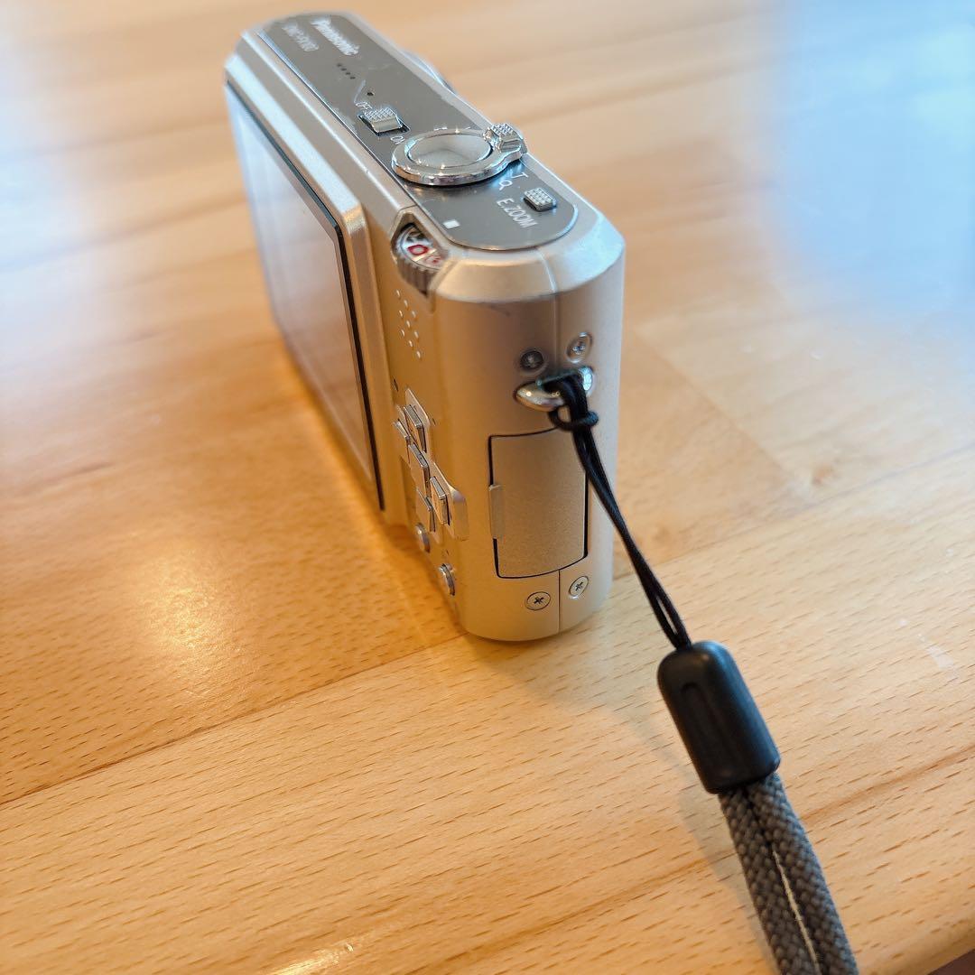 DMC-FX100 LUMIX パナソニック　デジカメ