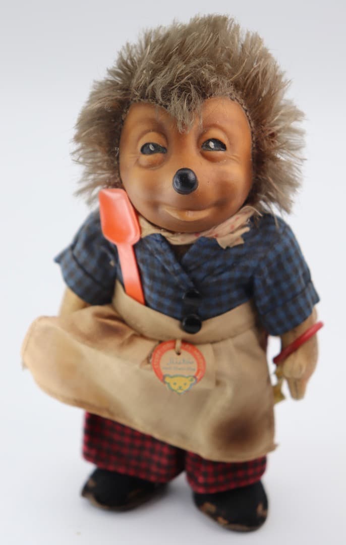 STEIFF \"Micki\" ハリネズミ女の子のキャラクター人形17cm