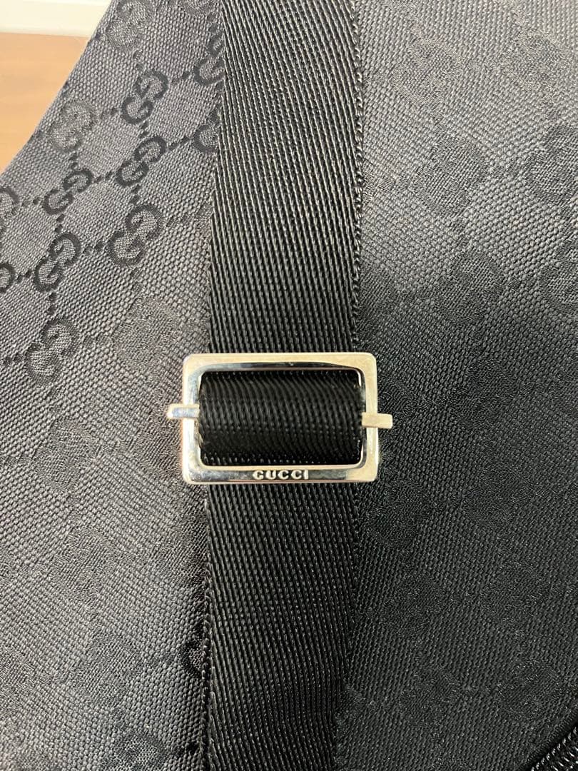 GUCCI ショルダーバッグ GG キャンバス ブラック サコッシュ