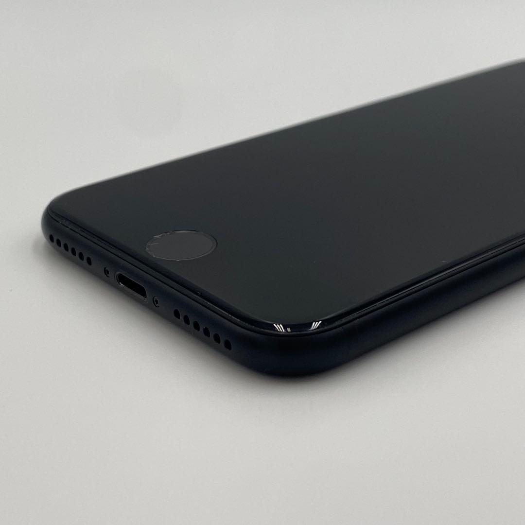 美品 Apple iPhone SE (MX9R2J/A)