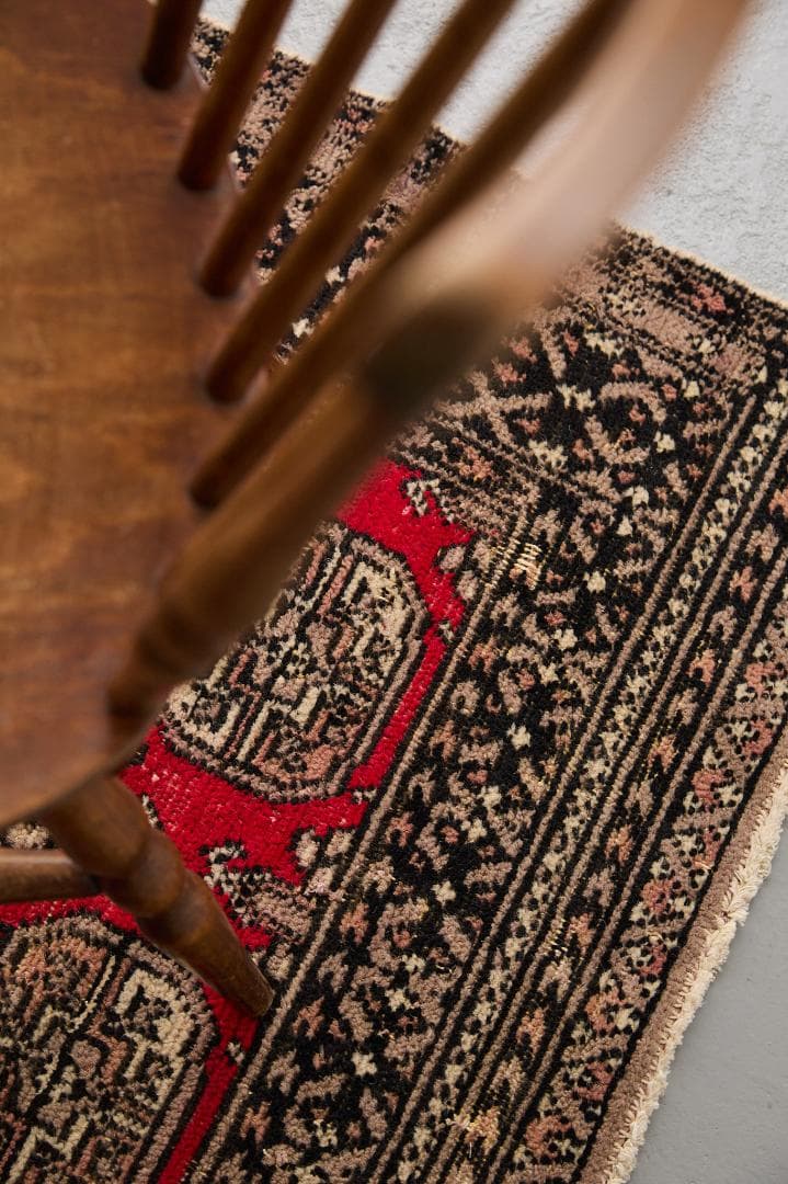 ヴィンテージラグ　トライバルラグ　パキスタン産（174×122cm）赤　ベージュ