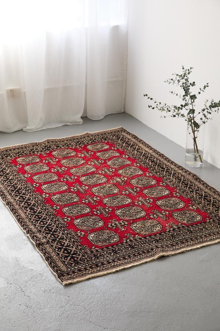 ヴィンテージラグ　トライバルラグ　パキスタン産（174×122cm）赤　ベージュ