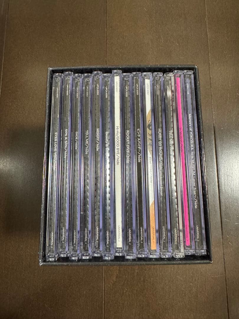 hide PERFECT SINGLE BOX CD DVD ギター型ピンバッジ