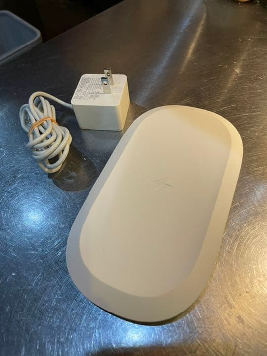 バックアップも同時にとれるワイヤレス充電器