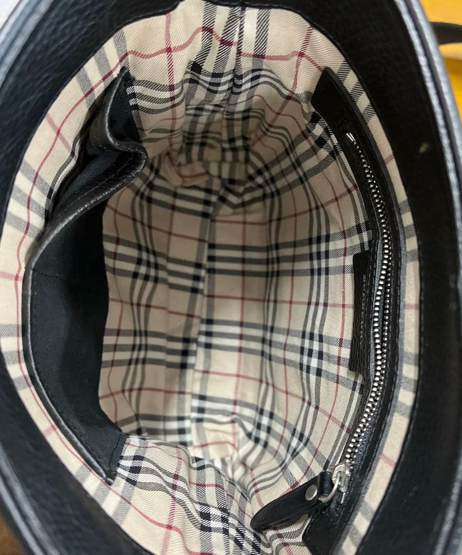 美品　バーバリー　ショルダーバッグ　斜め掛け　レザー　ブラック　レディース