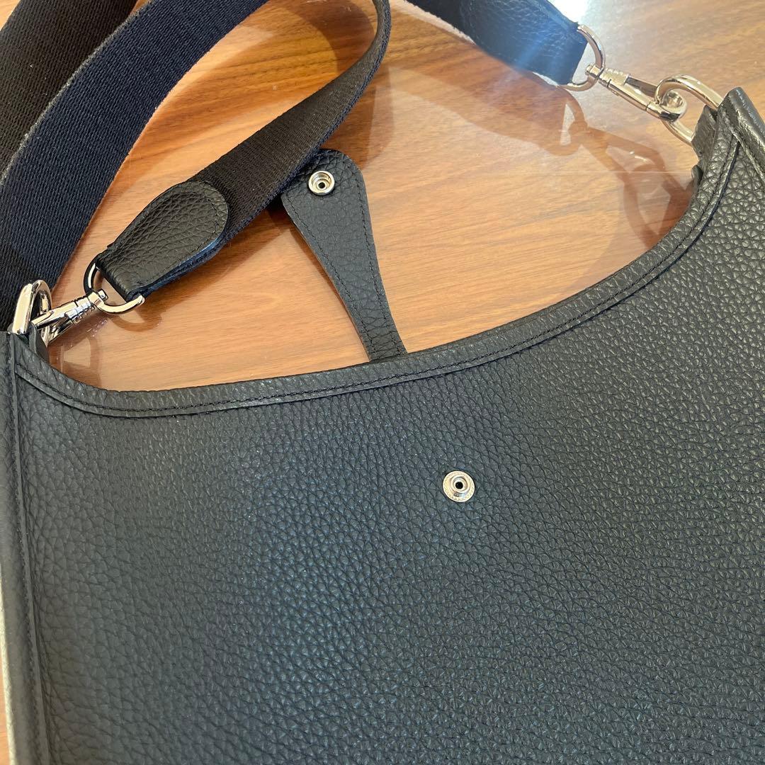 Hロゴ Hパンチング ショルダーバッグ　ノーブランド