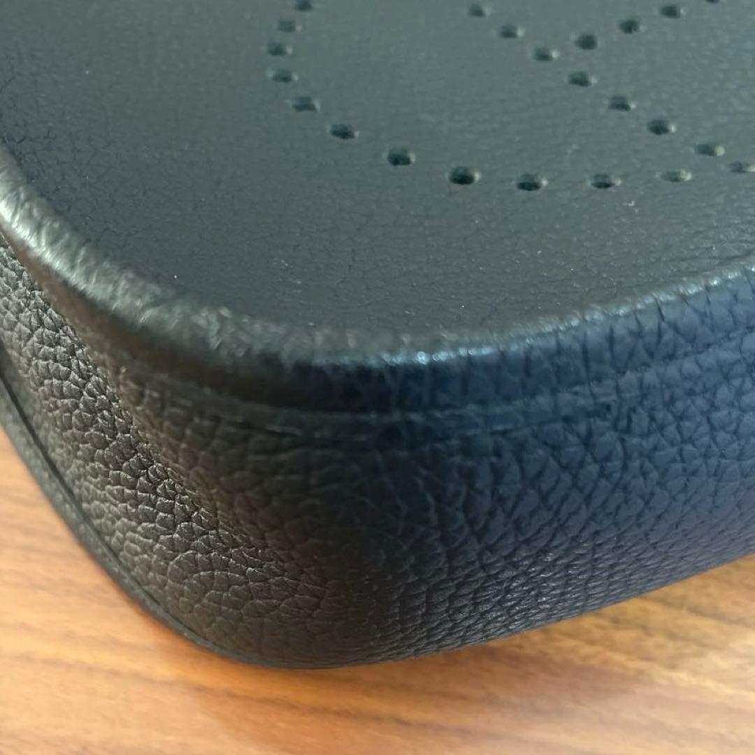 Hロゴ Hパンチング ショルダーバッグ　ノーブランド