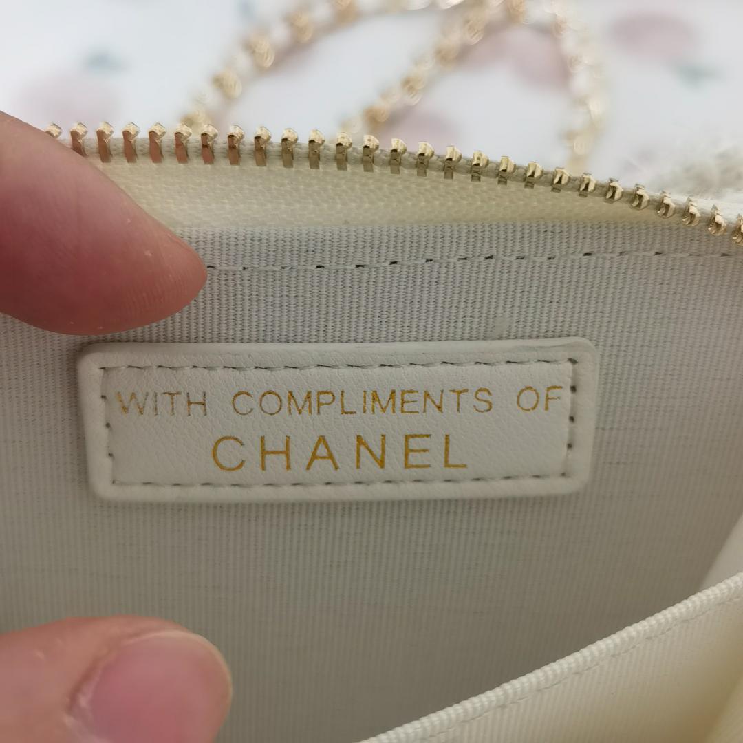 ホワイト ミニチェーンウォレット