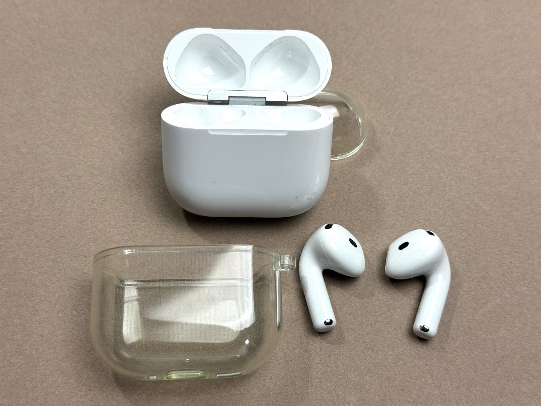 美品　AirPods 4 ANC