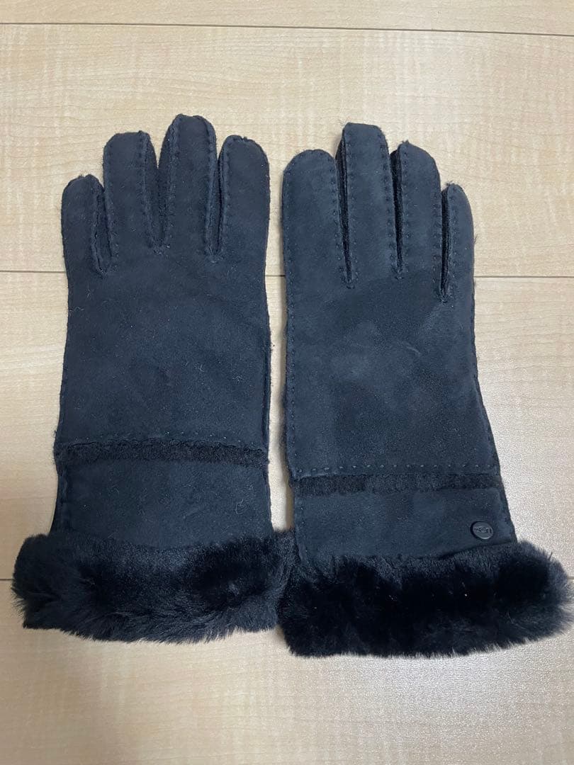 UGG シープスキンシームド グローブMブラック