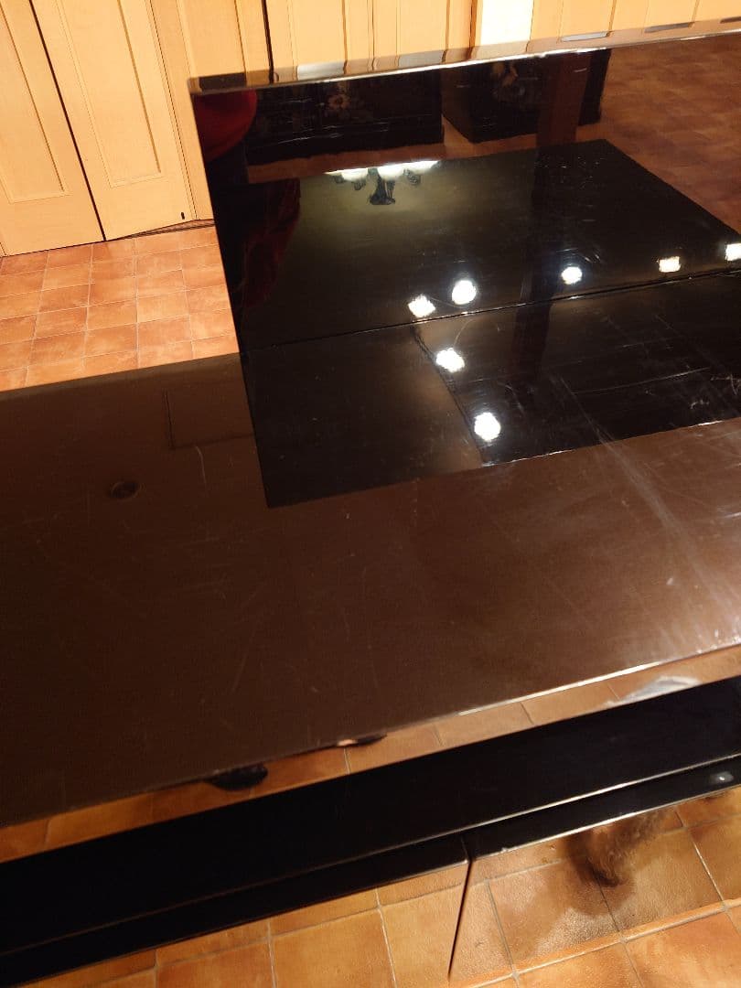 お洒落な黒のモダンキャビネット　飾り棚　 4扉