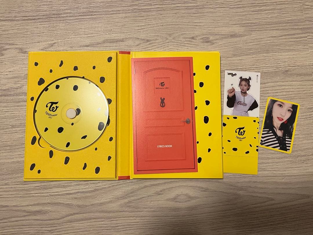 TWICE アルバム CD フォトカード　うちわ　トレカ