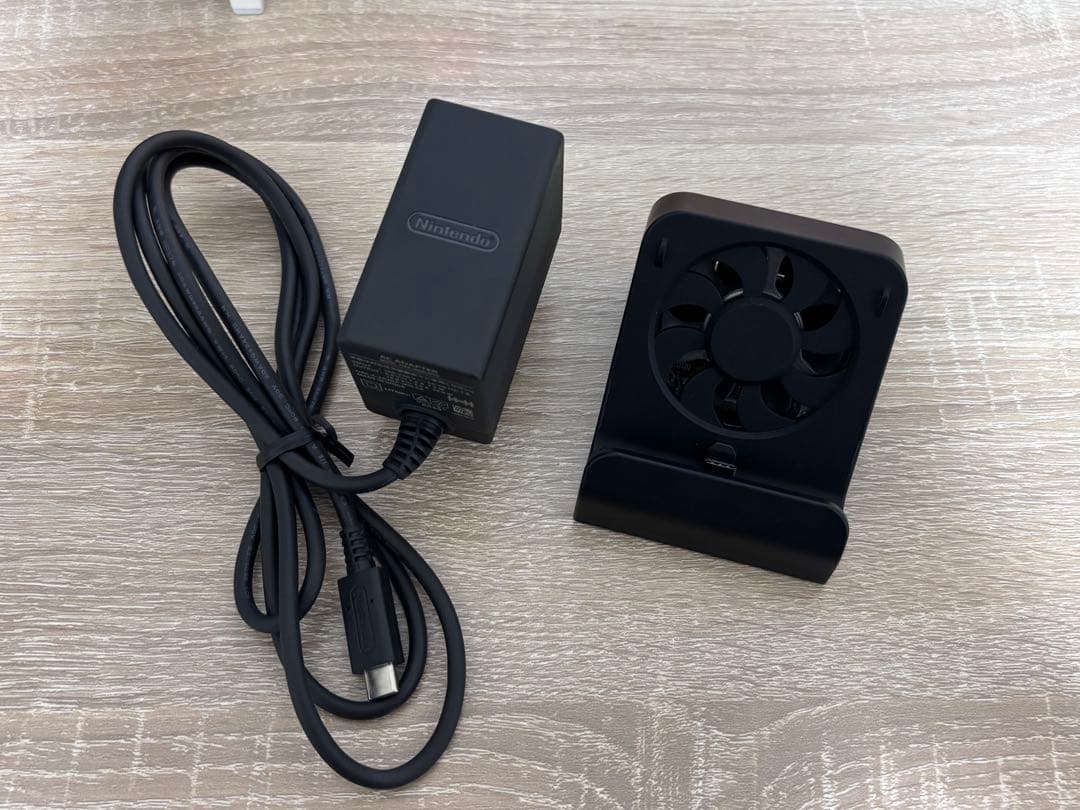 【美品】Nintendo Switchグレー　ニンテンドースイッチ