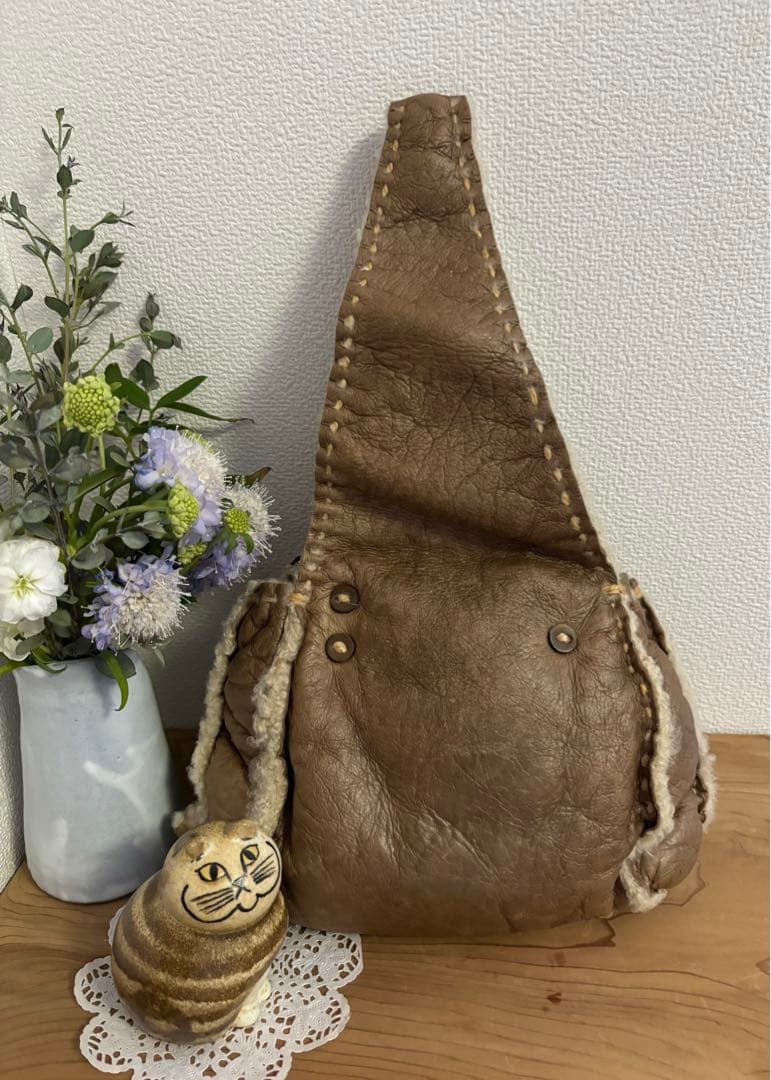 eb.a.gos ムートン×レザーミニバッグ