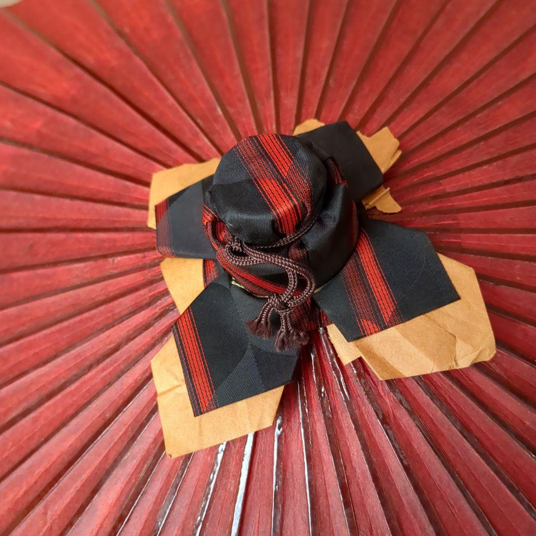 伝統的な赤い和傘