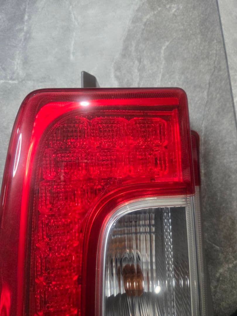LA600S 　ダイハツ　タント　テールランプ