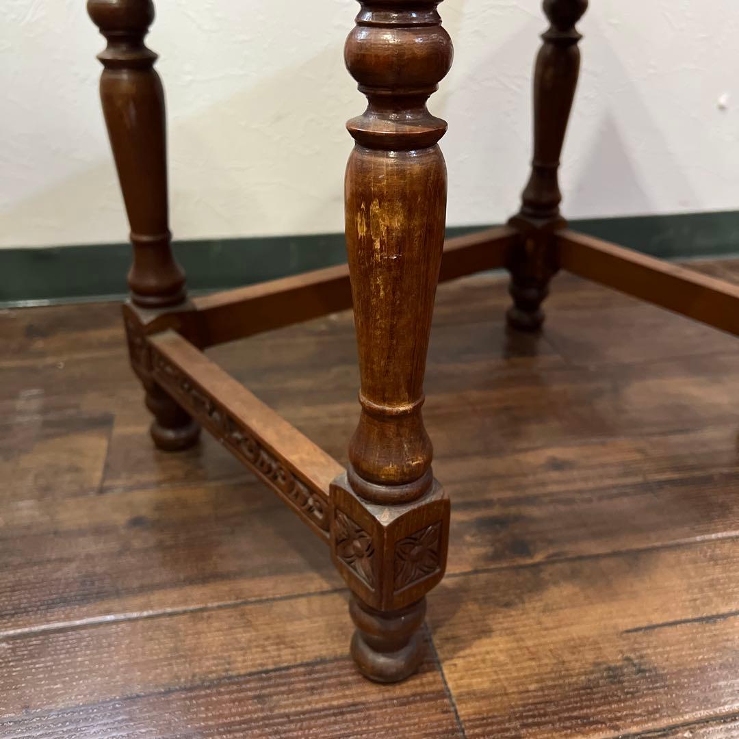 k527r121 彫刻細工が美しいサイドテーブル 木製 オリエンタルな雰囲気