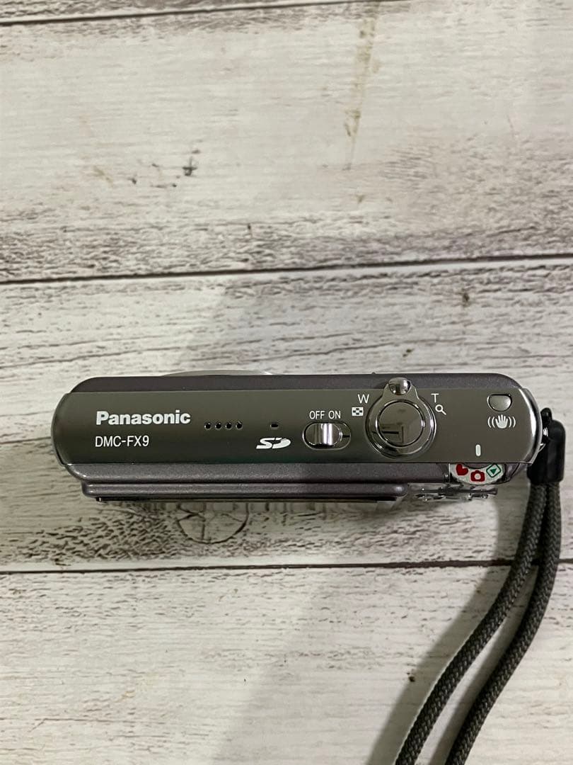 Panasonic DMC-FX9 シルバー コンパクトデジタルカメラ 本体