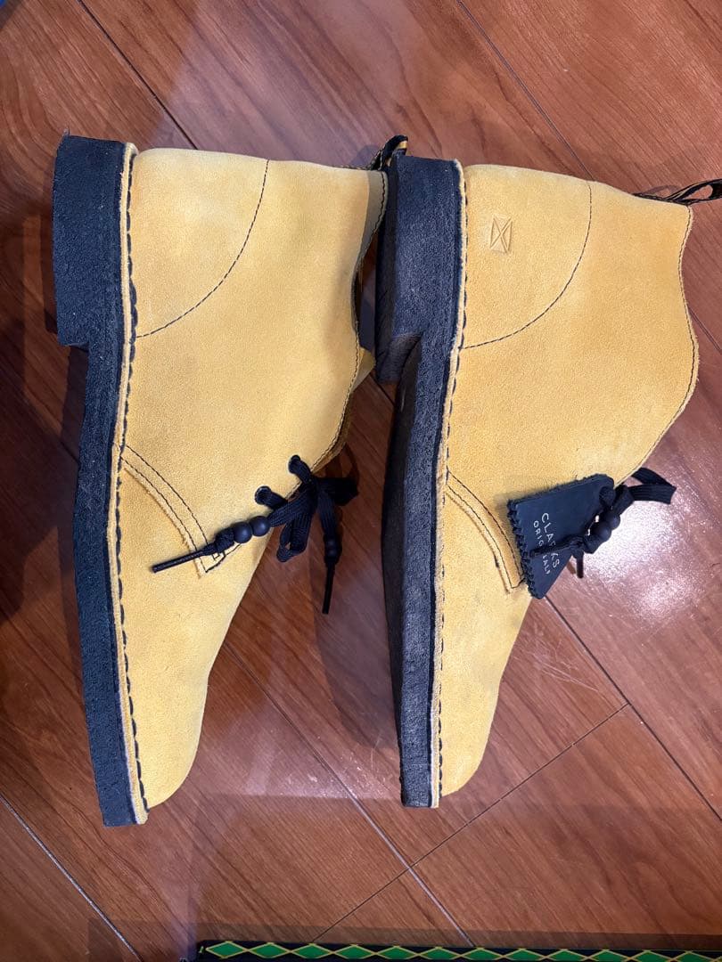 CLARKS Desert Jamaicaイエロースエードブーツ