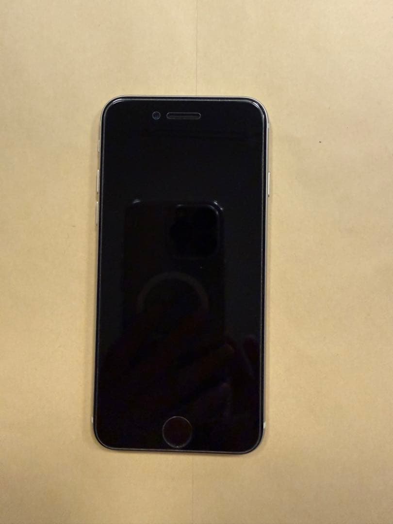 極美品 iPhone se3 ホワイト128GBバッテリー100% SIMフリー