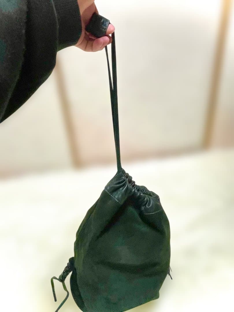 BOTTEGA VENETA ボッテガべネタ　ダークグリーン 巾着