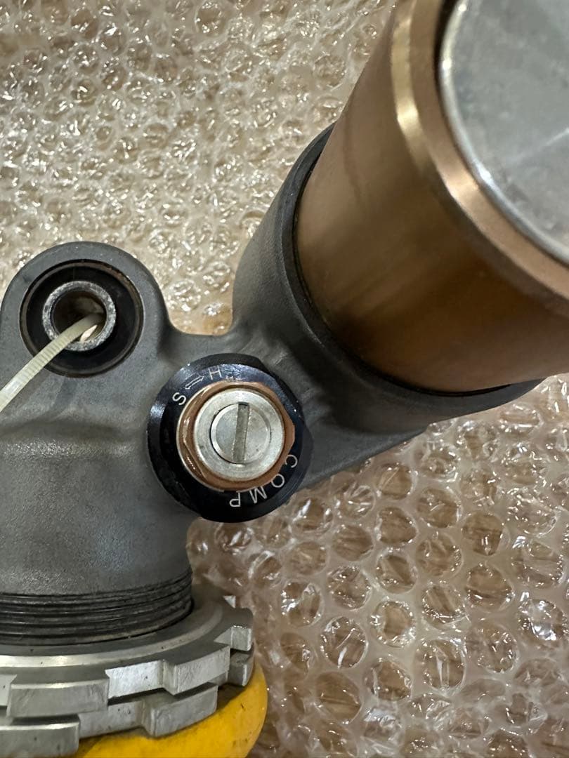 トライアンフデイトナ675 純正リアサスペンション