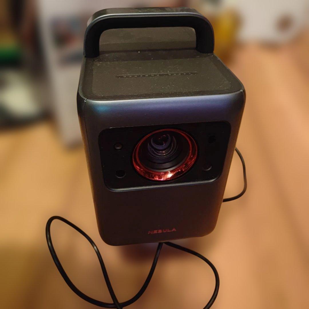 Anker Nebula Cosmos Laser 4K 2200ANSIルメン